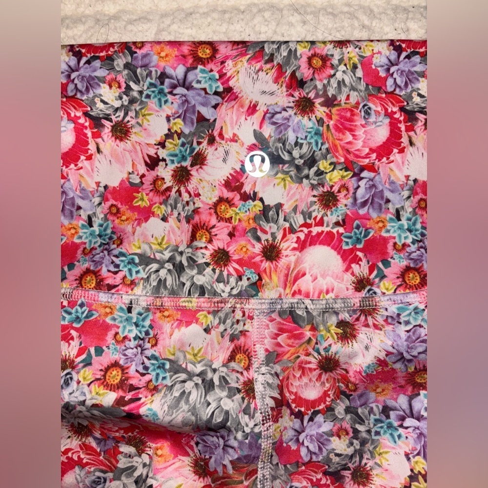 Lululemon Pink Flowerbunga Wunder Under Crop High Waisted Leggings Floral Size 2 - Picture 3 of 4